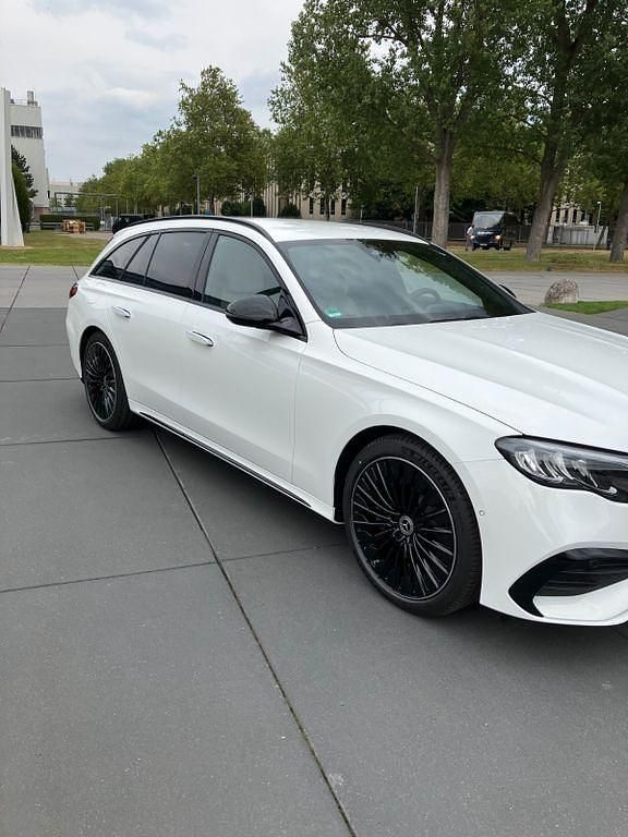 Gebraucht Mercedes E300 Advanced 204 PS (150 kW) 2025 Weiß Kombi