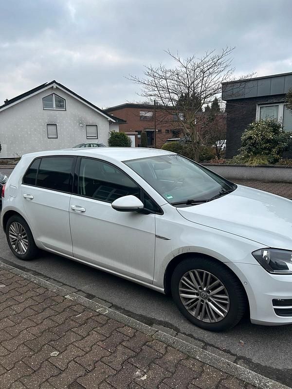 Gebraucht VW Golf VII Cup 105 PS (77 kW) 2014 Weiß Kleinwagen