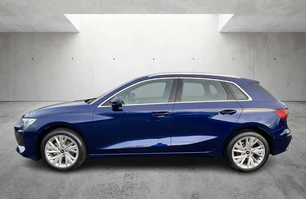 Second-hand Audi A3 Advanced 116 CP (85 kW) 2024 Albastru Berlinǎ