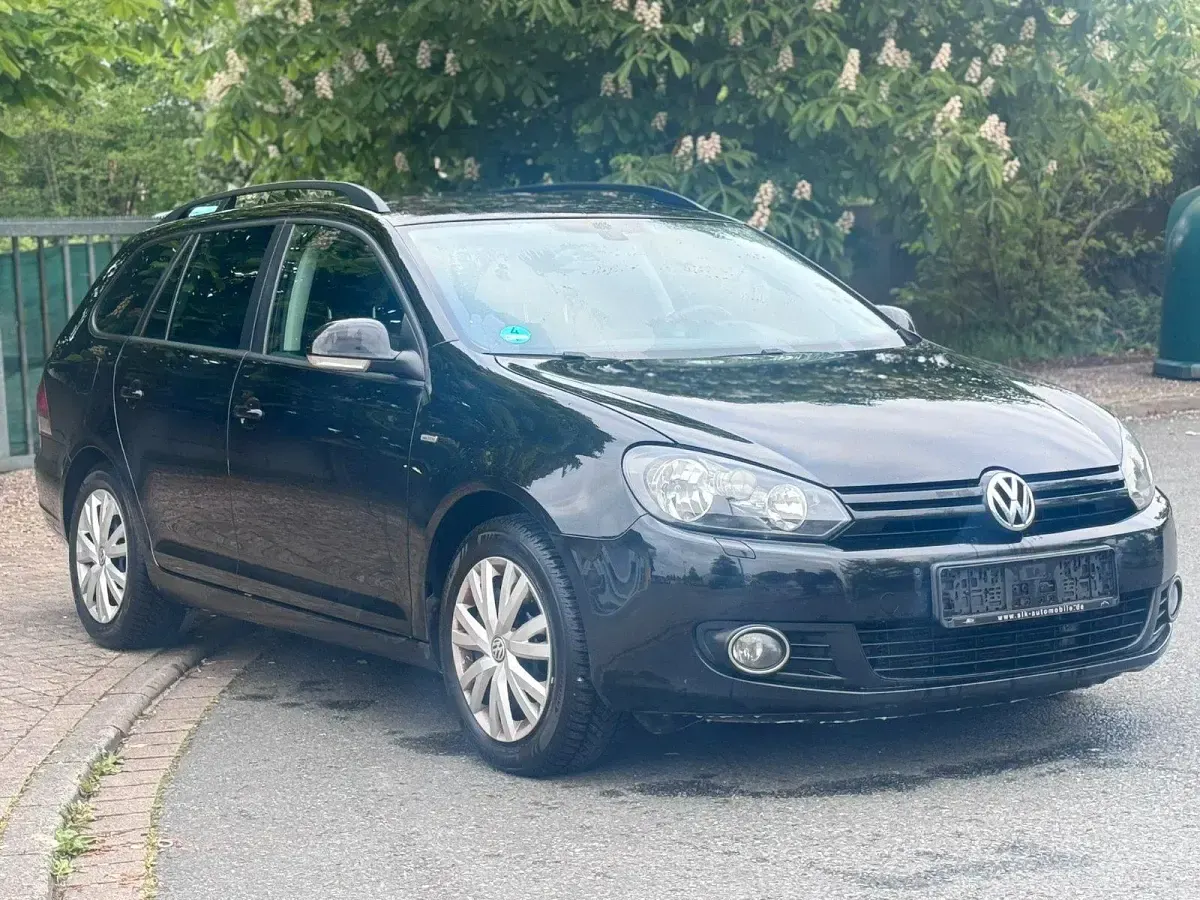 Gebraucht VW Golf VII Match 105 PS (77 kW) 2012 Schwarz Kombi