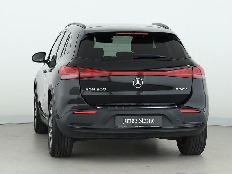 Gebraucht Mercedes EQA300 Progressive 167 kW (228 PS) 2021 Nachtschwarz SUV