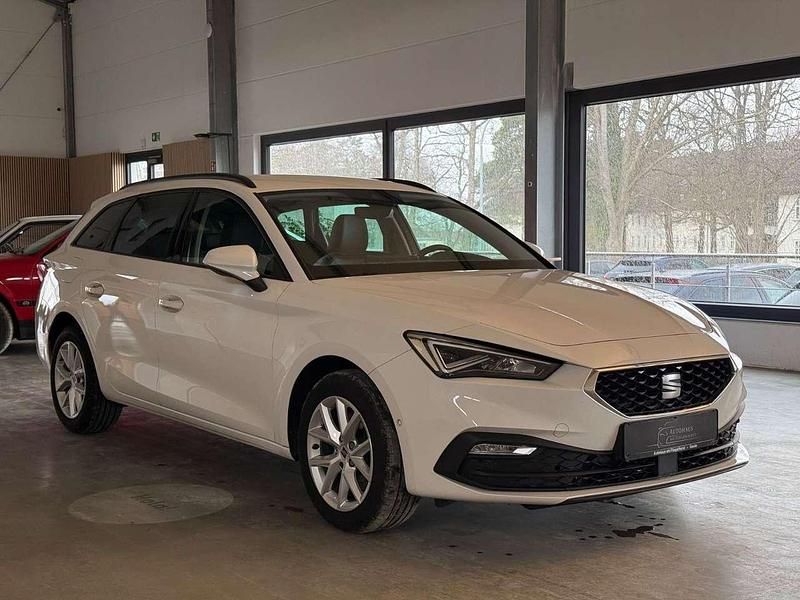 Używany Seat Leon Style 150 KM (110 kW) 2023 Biały Kombi