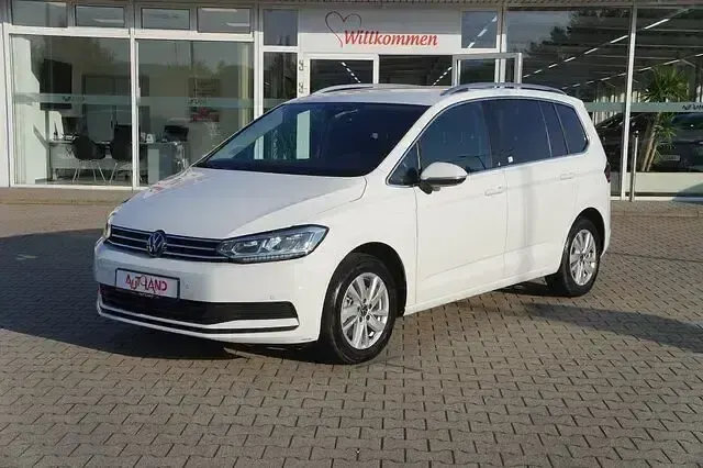 Gebraucht VW Touran Comfortline 150 PS (110 kW) 2023 Weiß Van / Kleinbus