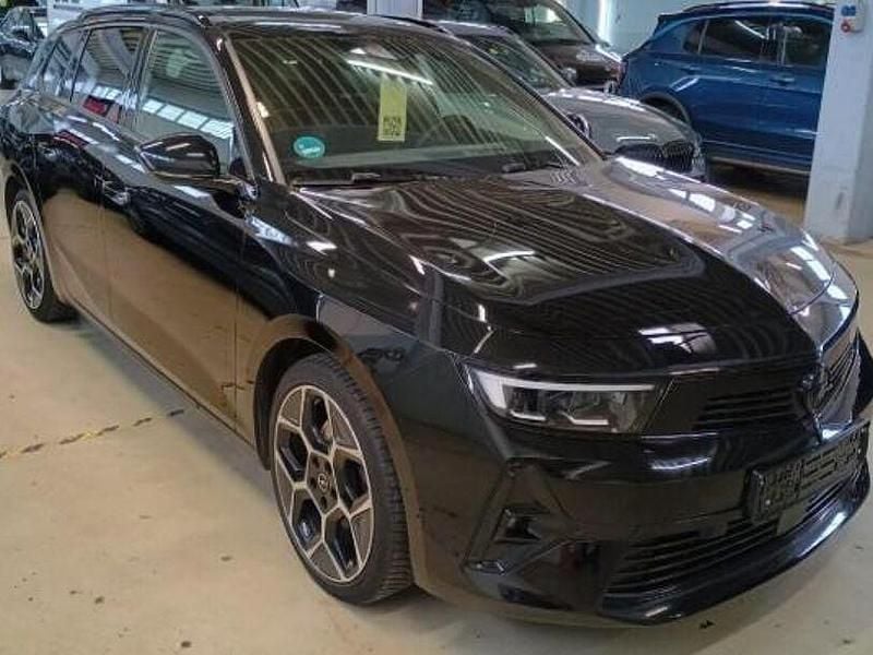 Gebraucht Opel Astra Ultimate 131 PS (96 kW) 2024 Lackierung schwarz perla nera/ Kombi