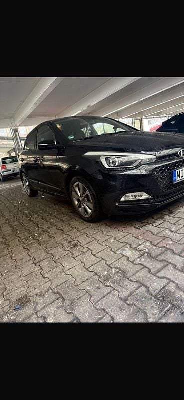Gebraucht Hyundai i20 Style 84 PS (61 kW) 2017 Schwarz Kleinwagen
