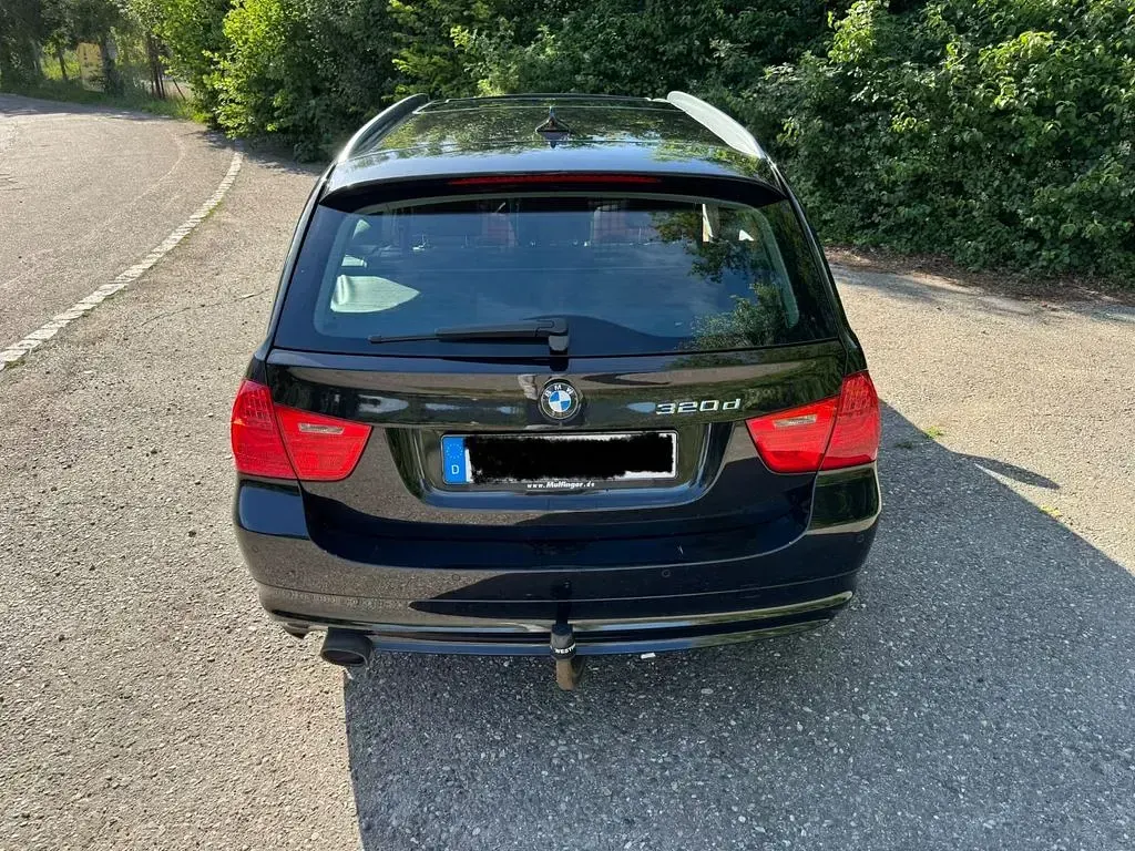 Gebraucht BMW 320 184 PS (135 kW) 2012 Schwarz Kombi