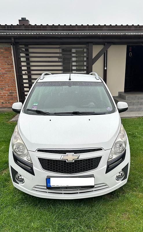 Weiß Gebraucht 2011 Chevrolet Spark Kleinwagen | 1.999 € - Bild 1/4