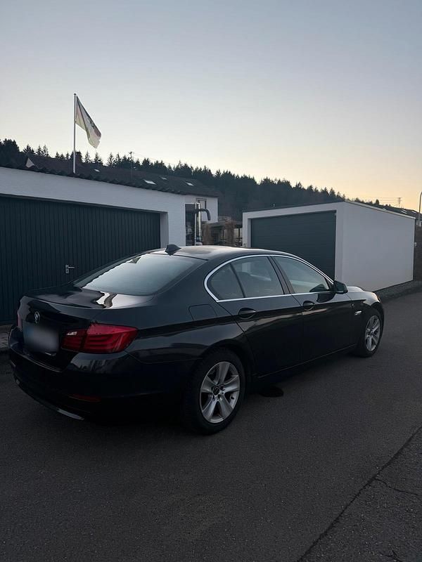 Gebraucht BMW 523 204 PS (150 kW) 2010 Schwarz Limousine