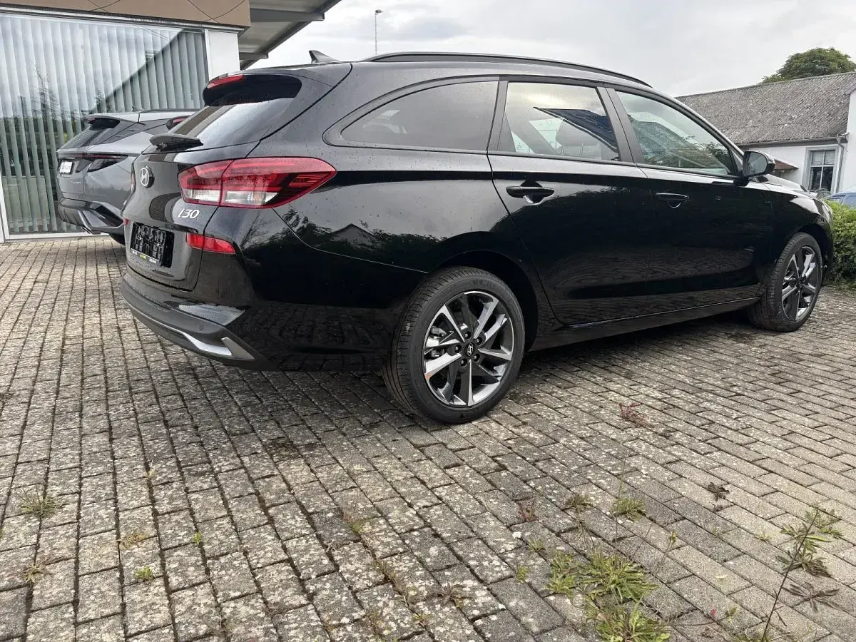 Gebraucht Hyundai i30 Advantage 140 PS (102 kW) 2025 Abyss black Kombi