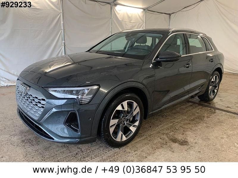 Grau Gebraucht 2024 Audi Q8 e-tron Sport SUV | 54.490 € - Bild 1/4