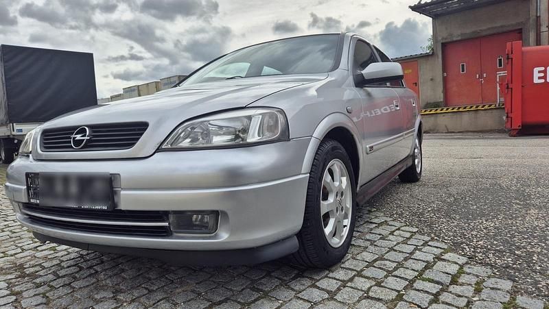 Silber Gebraucht 2003 Opel Astra Limousine | 1.988 € (Fairer Preis) - Bild 1/4