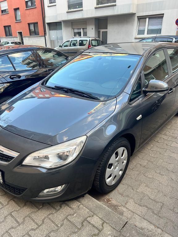 Gebraucht Opel Astra Selection 87 PS (63 kW) 2011 Grau Limousine