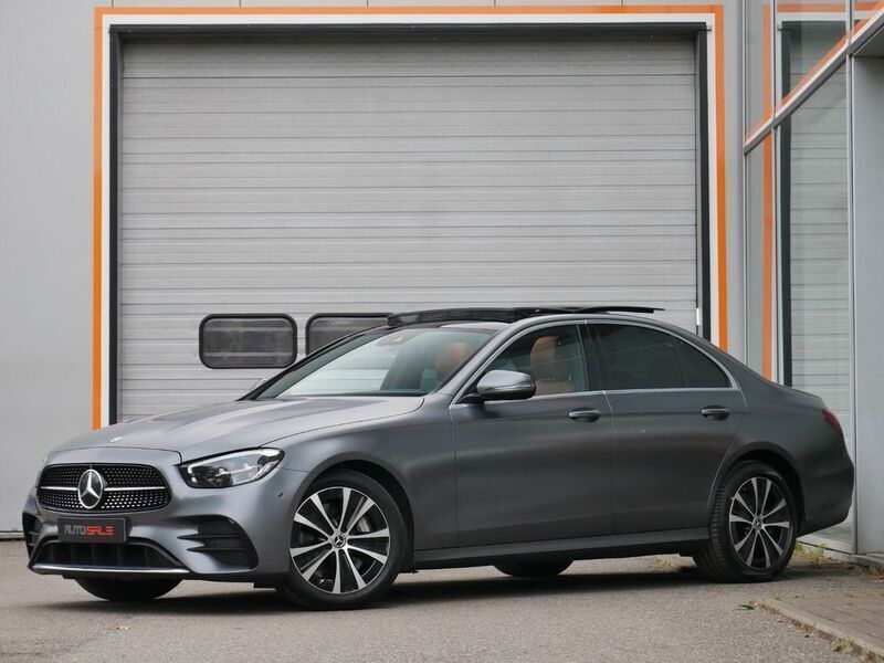 Grau Gebraucht 2021 Mercedes E300 AMG Limousine | 33.990 € - Bild 1/4