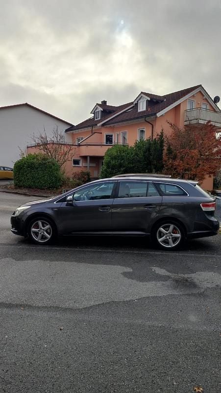 Grau Gebraucht 2009 Toyota Avensis Kombi | 3.700 € (Guter Preis) - Bild 1/4