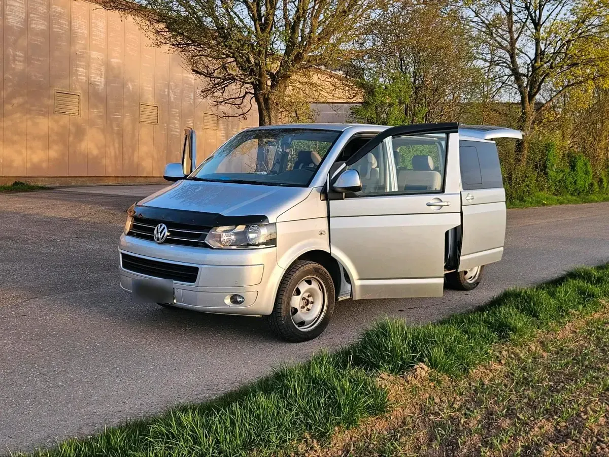 Gebraucht VW Caravelle 179 PS (131 kW) 2013 Silber Van
