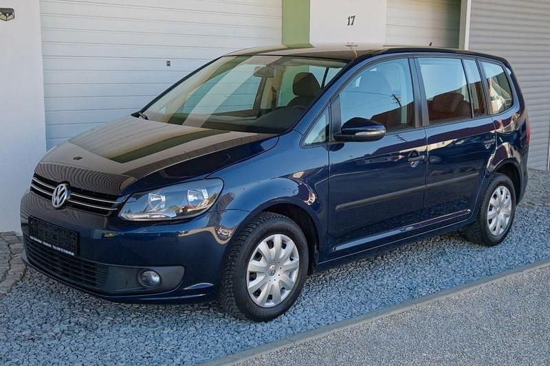 Blau Gebraucht 2014 VW Touran Trendline Van / Kleinbus | 7.799 € (Guter Preis) - Bild 1/4