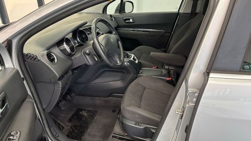 Gebraucht Peugeot 5008 Active 114 PS (83 kW) 2014 Grau Van / Kleinbus