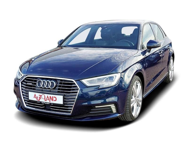 Blau Gebraucht 2020 Audi A3 Sportback e-tron S-Line Kleinwagen | 23.950 € (Fairer Preis) - Bild 1/4