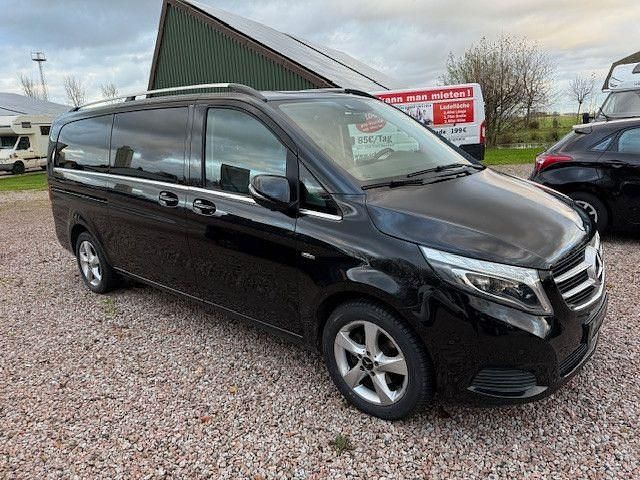 Obsidianschwarz Gebraucht 2017 Mercedes V220 Avantgarde Van / Kleinbus | 32.990 € (Superpreis) - Bild 1/4