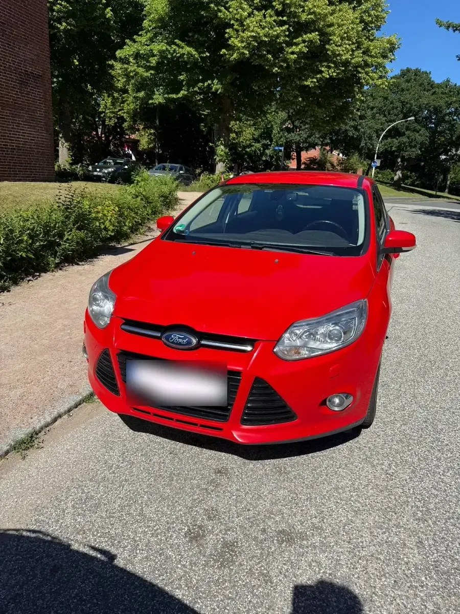 Gebraucht Ford Focus 140 PS (102 kW) 2013 Rot Kombi