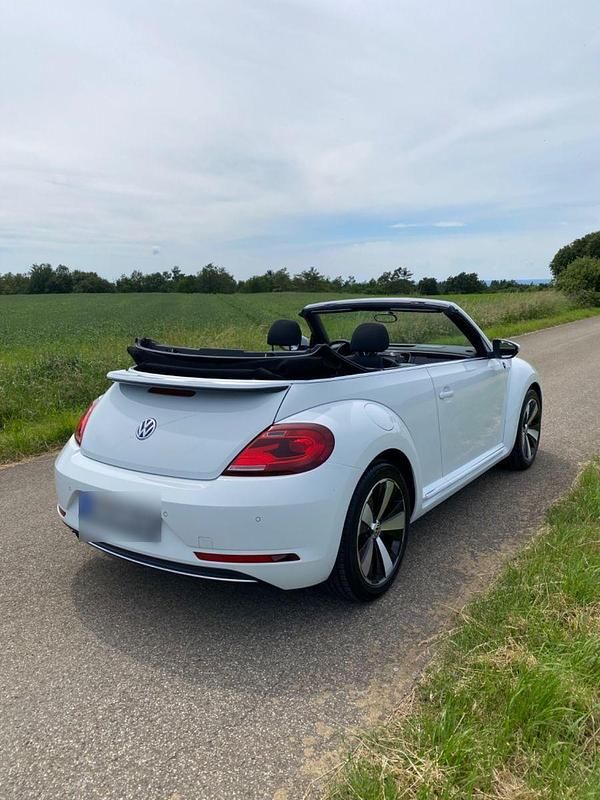 Gebraucht VW Beetle Sound 105 PS (77 kW) 2018 Weiß Kleinwagen