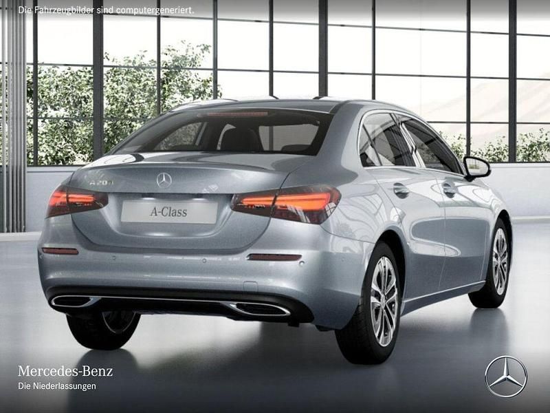 Gebraucht Mercedes A200 Progressive 163 PS (119 kW) 2025 Kosmosschwarz Limousine