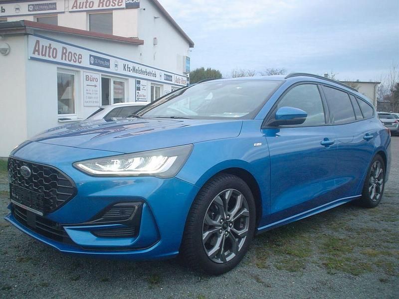 Blau Gebraucht 2024 Ford Focus Limousine | 21.950 € (Superpreis) - Bild 1/4