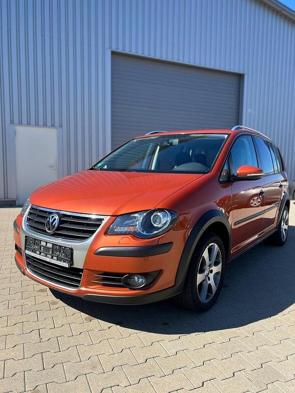 Orange Gebraucht 2009 VW Touran Cross Van / Kleinbus | 4.790 € (Fairer Preis) - Bild 1/4