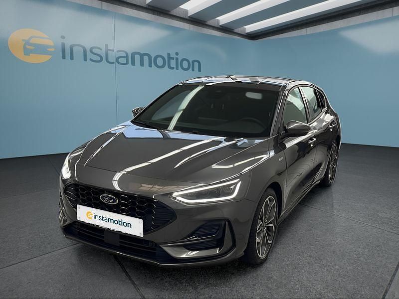 Grau Gebraucht 2023 Ford Focus ST-Line X Limousine | 25.799 € (Etwas zu teuer) - Bild 1/4