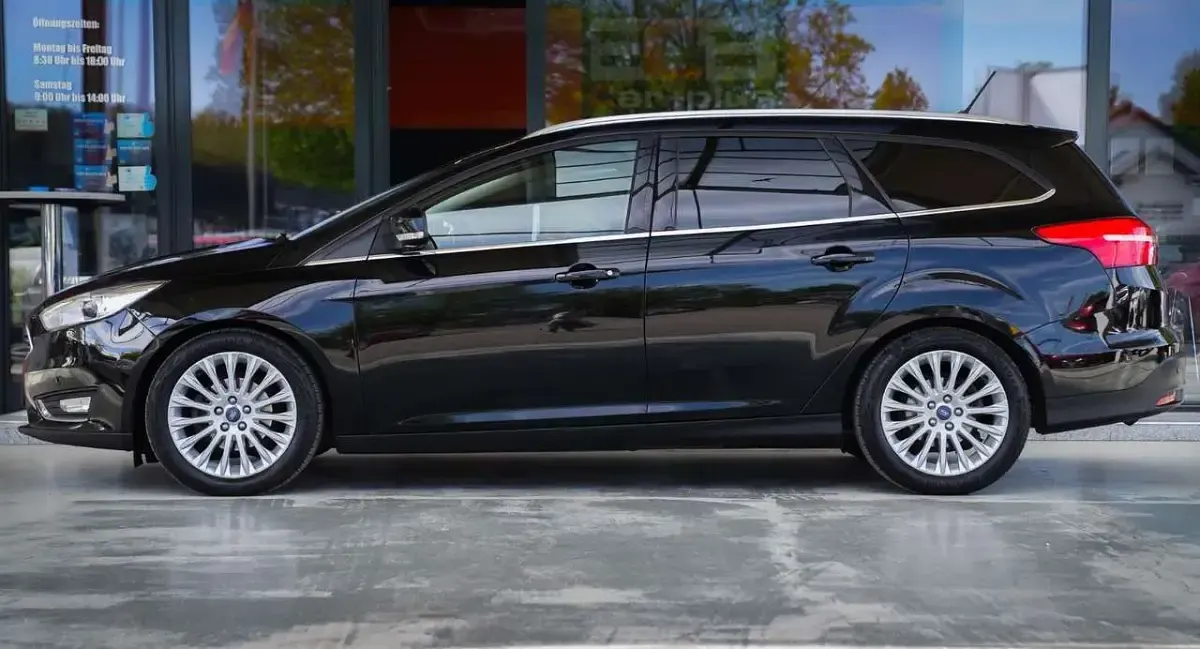 Gebraucht Ford Focus 120 PS (88 kW) 2018 Shadow black Kombi