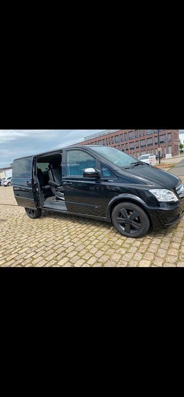 Schwarz Gebraucht 2011 Mercedes Viano Van / Kleinbus | 13.999 € (Guter Preis) - Bild 1/4
