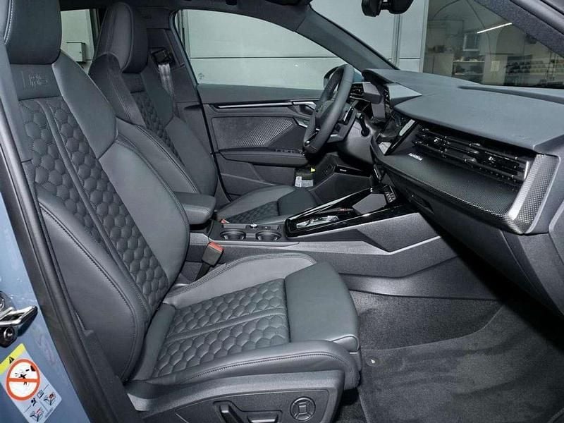 Gebraucht Audi RS3 Ambiente 400 PS (294 kW) 2025 Kemoragrau metallic Limousine