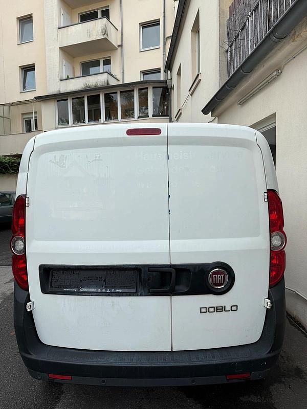 Weiß Gebraucht 2014 Fiat Doblò Van / Kleinbus | 3.000 € - Bild 1/4