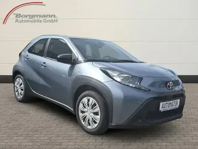 Neu Toyota Aygo X X-play 72 PS (52 kW) 2025 Grau SUV