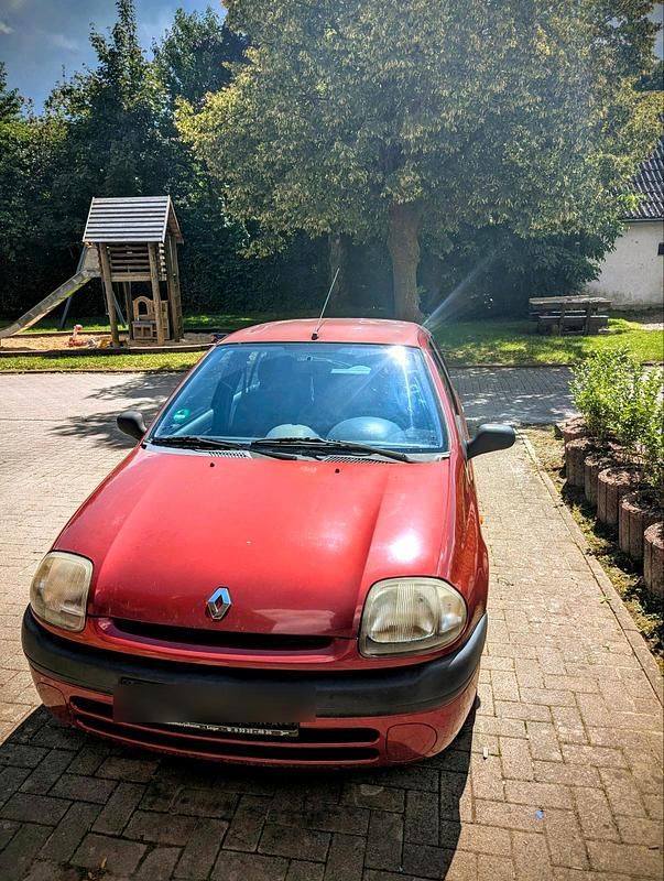 Rot Gebraucht 2001 Renault Clio II Kleinwagen | 450 € (Guter Preis) - Bild 1/4