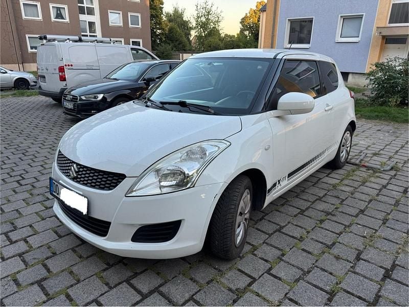 Weiß Gebraucht 2011 Suzuki Swift Kleinwagen | 2.890 € (Fairer Preis) - Bild 1/4