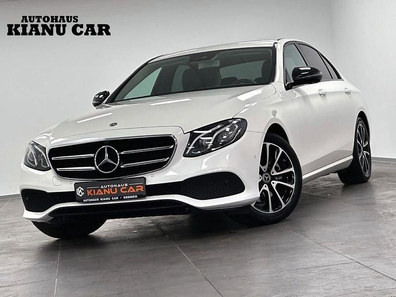 Weiß Gebraucht 2019 Mercedes E220 Night Limousine | 29.850 € (Fairer Preis) - Bild 1/4