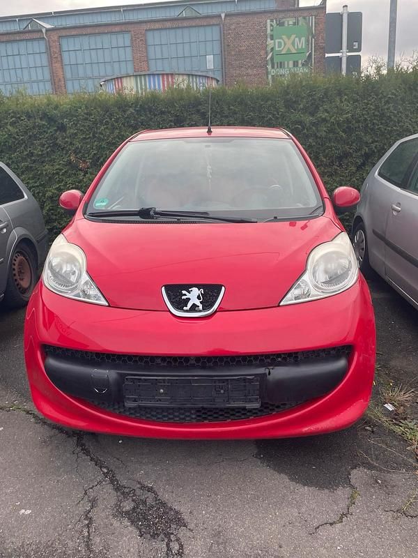 Rot Gebraucht 2008 Peugeot 107 Kleinwagen | 1.950 € (Fairer Preis) - Bild 1/4