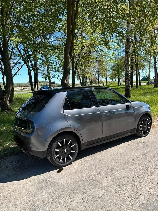 Usado Honda e 113 kW (154 HP) 2020 Cinzento Citadino