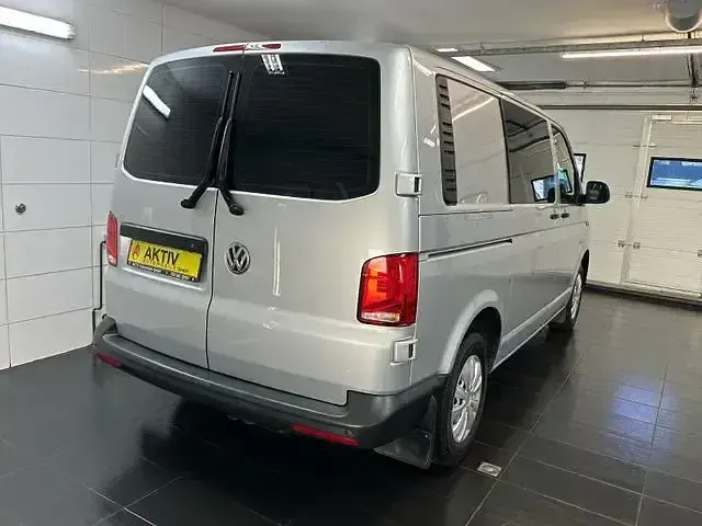 Gebraucht VW Transporter 150 PS (110 kW) 2022 Silber Van