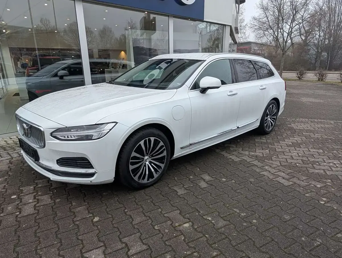 Gebraucht Volvo V90 Core 253 PS (186 kW) 2022 Crystal white Kombi