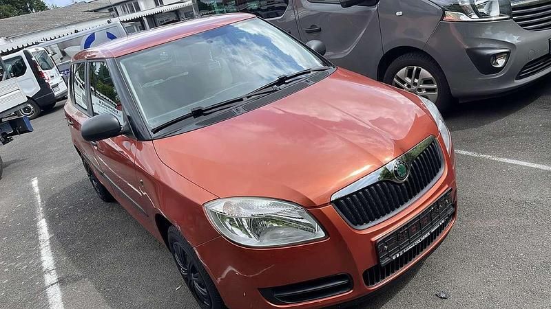 Orangetangerine metallic Gebraucht 2009 Skoda Fabia Kleinwagen | 4.890 € (Etwas zu teuer) - Bild 1/4