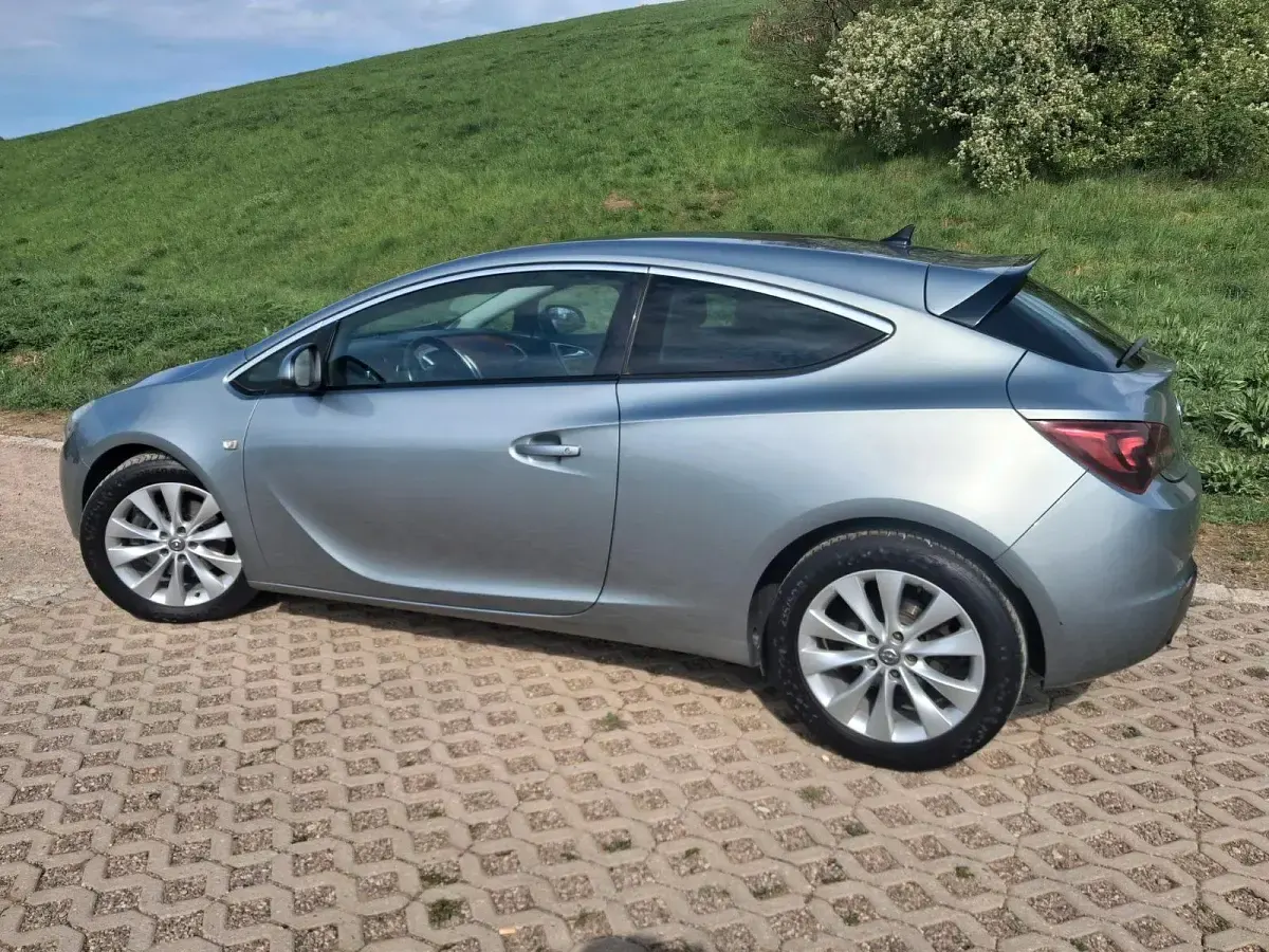 Gebraucht Opel Astra 120 PS (88 kW) 2012 Grau Limousine