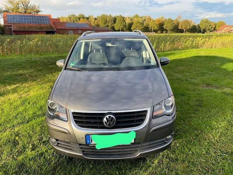 Grau Gebraucht 2009 VW Touran Freestyle Van / Kleinbus | 4.500 € (Fairer Preis) - Bild 1/4