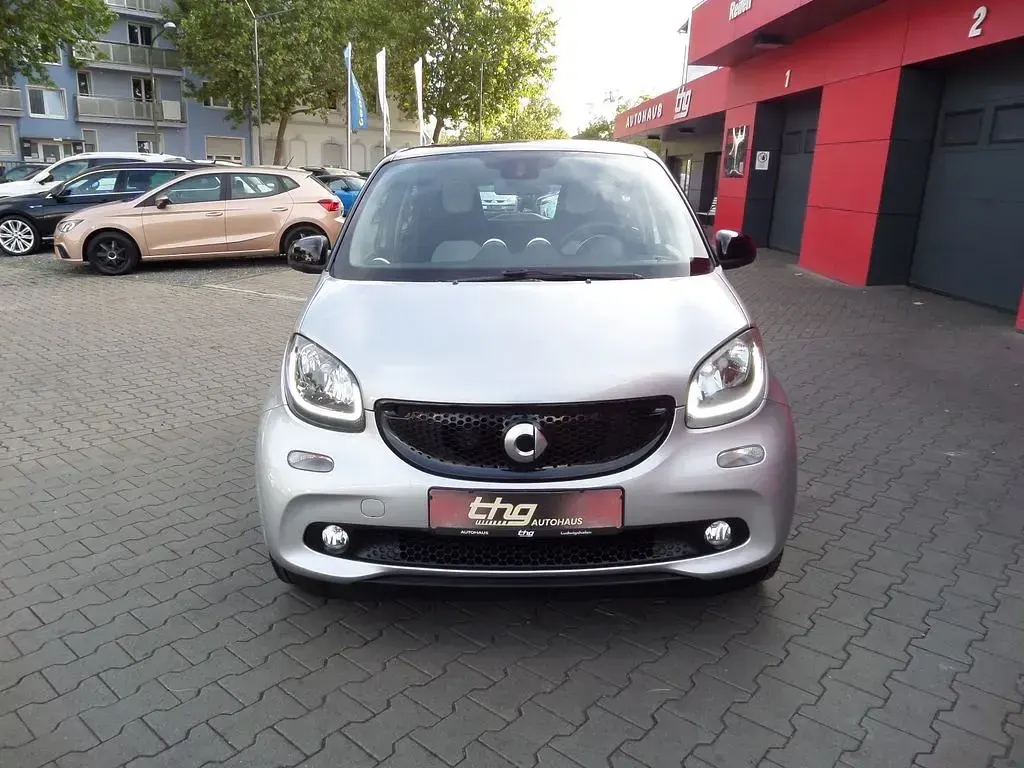 Gebraucht Smart ForFour Passion 71 PS (52 kW) 2015 Silber Kleinwagen