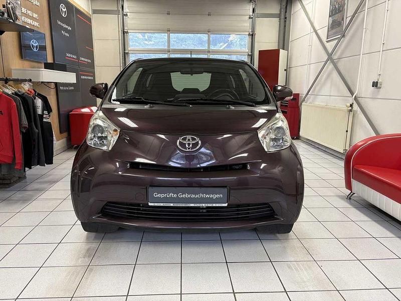 Dunkelamethyst mica metallic Gebraucht 2009 Toyota iQ Basis Kleinwagen | 7.990 € (Teuer) - Bild 1/4