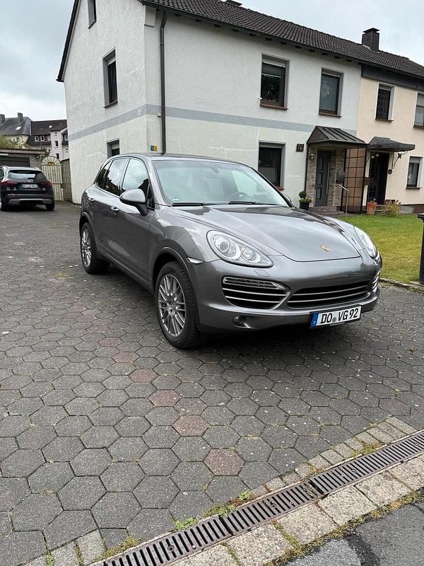 Grau Gebraucht 2012 Porsche Cayenne SUV | 18.500 € (Superpreis) - Bild 1/4