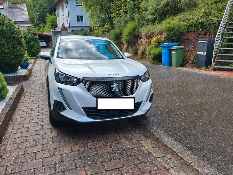 Weiß Gebraucht 2021 Peugeot 2008 Allure SUV | 16.500 € (Guter Preis) - Bild 1/4