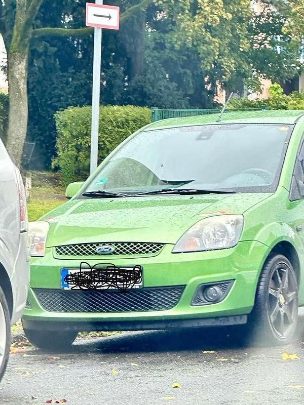 Gebraucht Ford Fiesta Ambiente 80 PS (58 kW) 2007 Kleinwagen