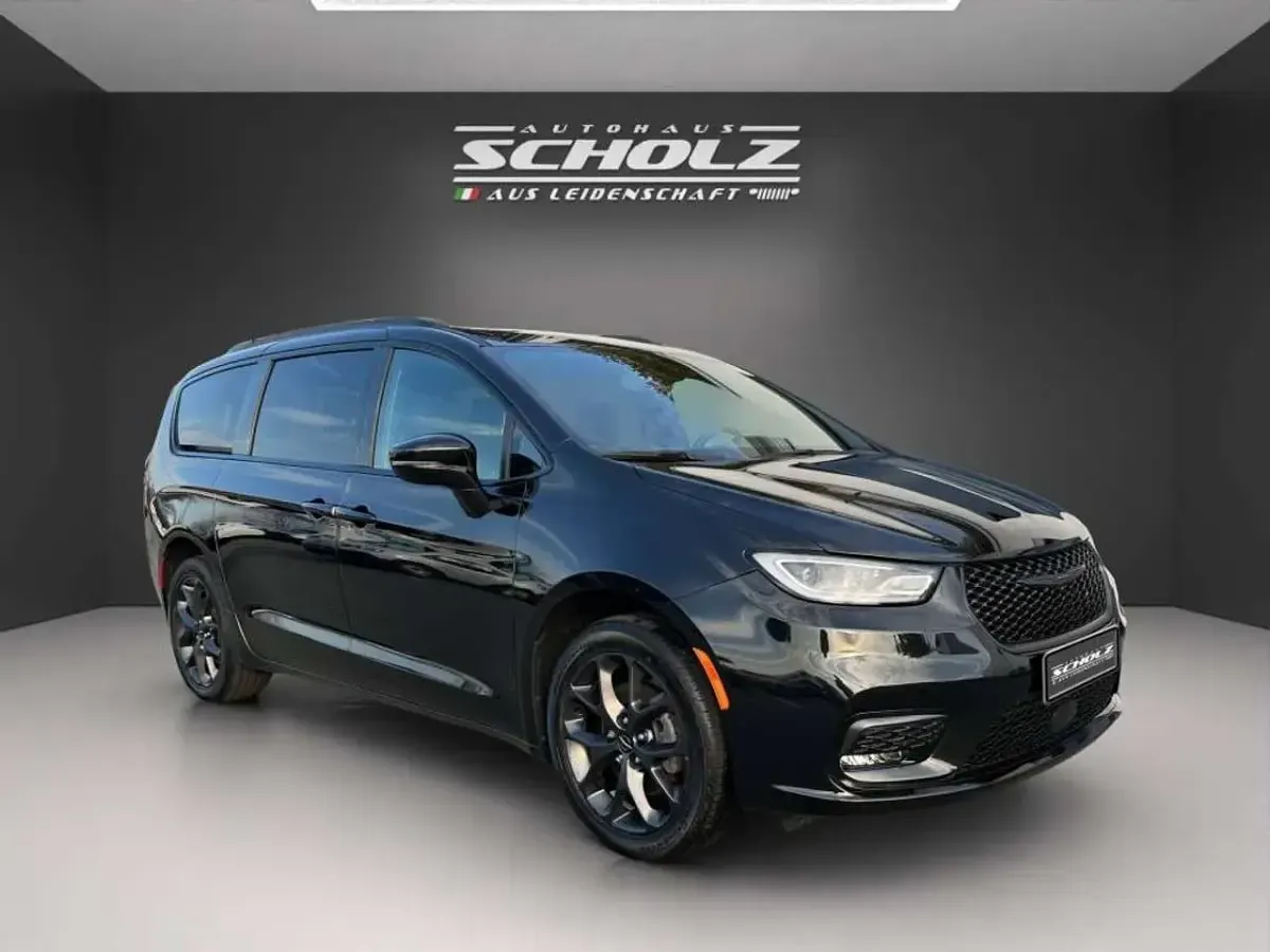 Używany Chrysler Pacifica Touring 291 KM (214 kW) 2023 Czarny SUV